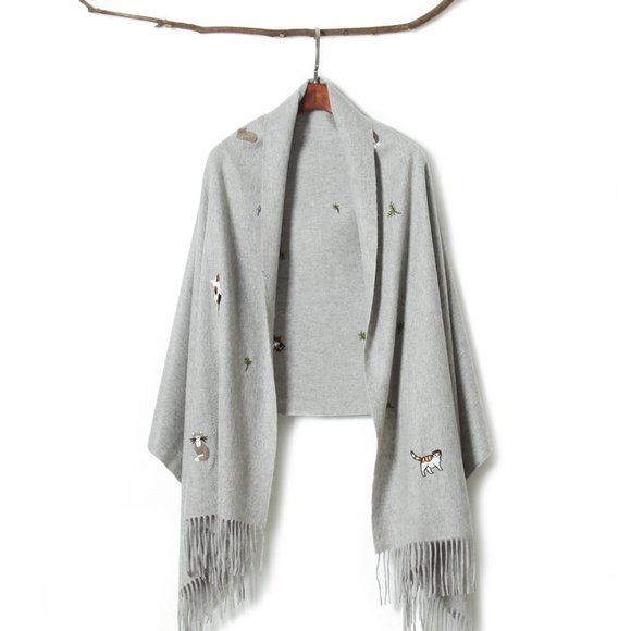 Edelweiss embroidered playing cat cashmere scarf - Picture 9 of 12